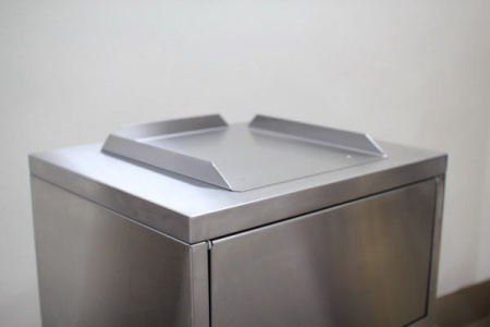 Мусорная урна Мега-3, 510х610х1310 мм,  покраска по RAL, с емкостью 120 л